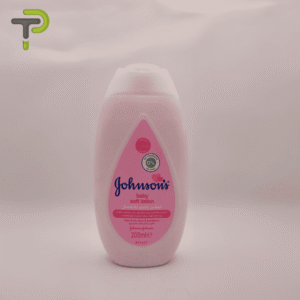 "Lotion Douce à l'Huile de Coco pour Bébé : Une Peau Douce et Apaisée avec Johnson's 200ml